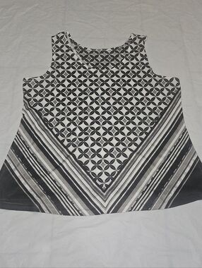 Sleeveless Black, Grey & White Geometric Print Women’s Top XL
